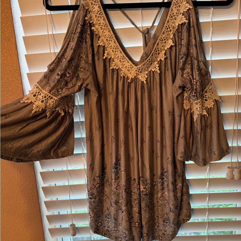 Elegant Lace Trimmed Women's Top